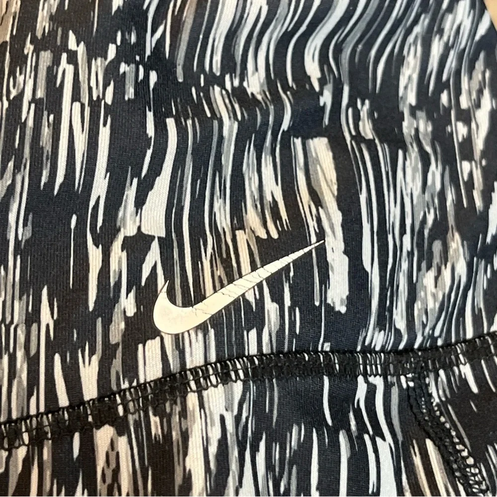 Nike Women’s Power Poly Screen Printed Capri Crop Legging Pant Size Medium Black